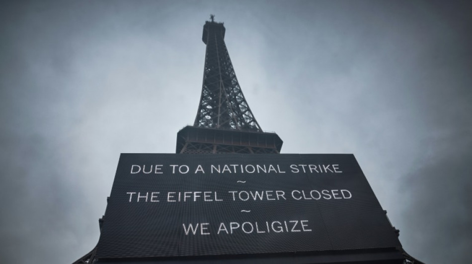 Torre Eiffel &eacute; fechada pelo segundo dia seguido por greve de funcion&aacute;rios
