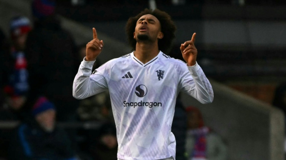 Zirkzee ends goal drought to inspire Man Utd victory at Palace
