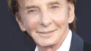 Il cantante americano Barry Manilow annuncia di avere un cancro ai polmoni