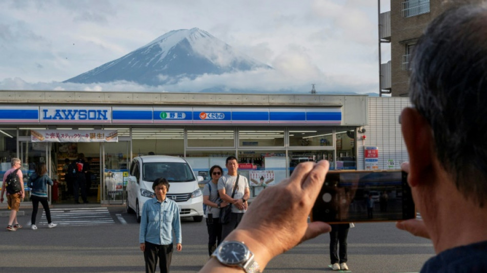 Cansada de turistas, cidade do Jap&atilde;o quer bloquear vista para o Monte Fuji