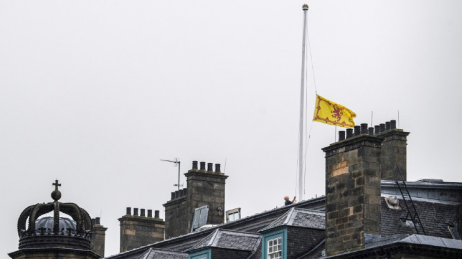 Sterbliche &Uuml;berreste der Queen werden nach Edinburgh &uuml;berf&uuml;hrt