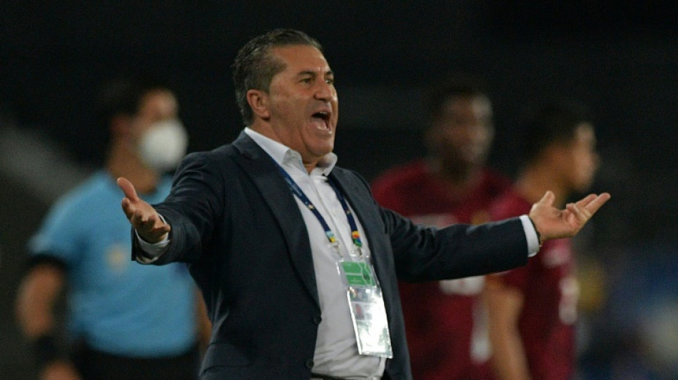 Nig&eacute;ria organiza vota&ccedil;&atilde;o popular para decidir futuro do t&eacute;cnico da sele&ccedil;&atilde;o