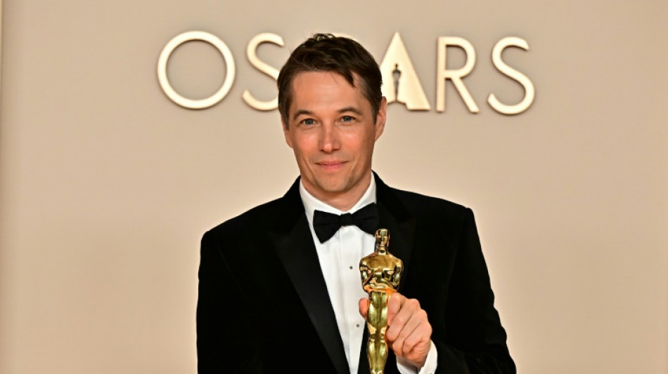 "Anora" y "C&oacute;nclave" conquistan primeros &Oacute;scar en una re&ntilde;ida gala