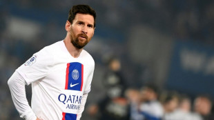 PSG oficializa sa&iacute;da de Lionel Messi