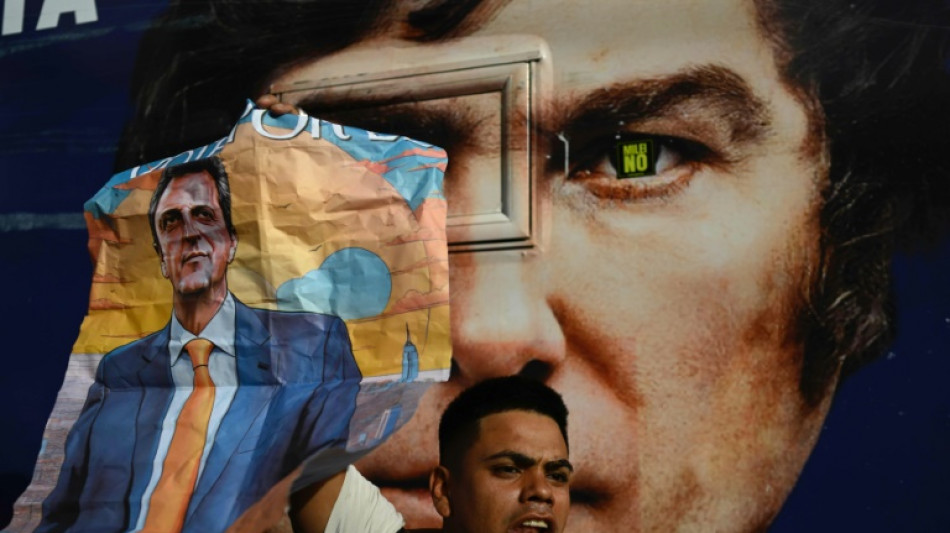 Argentina va a reñido balotaje entre Massa y Milei, con la economía en crisis