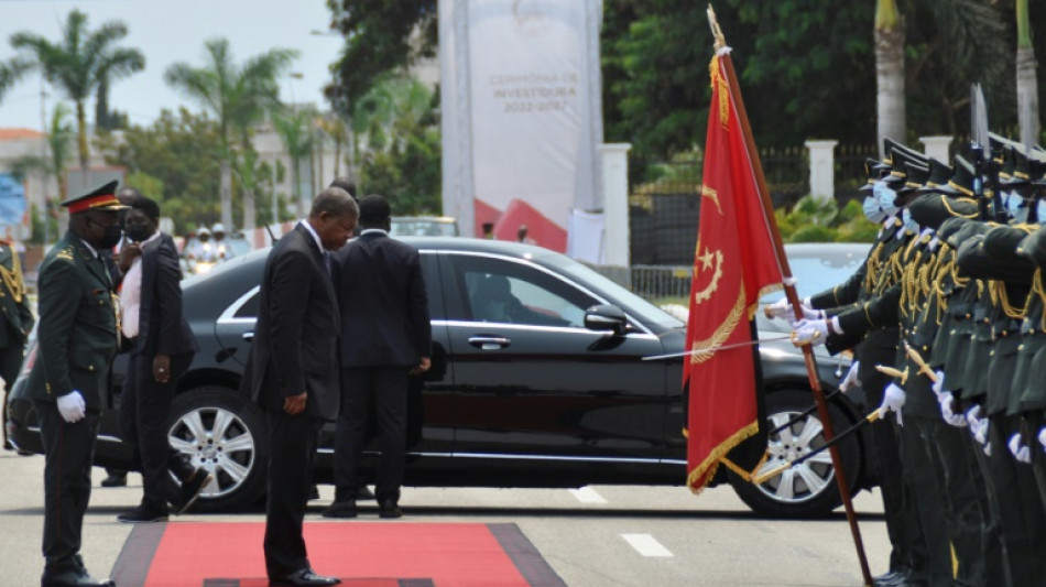 El angoleño Lourenço jura como presidente tras una disputada elección