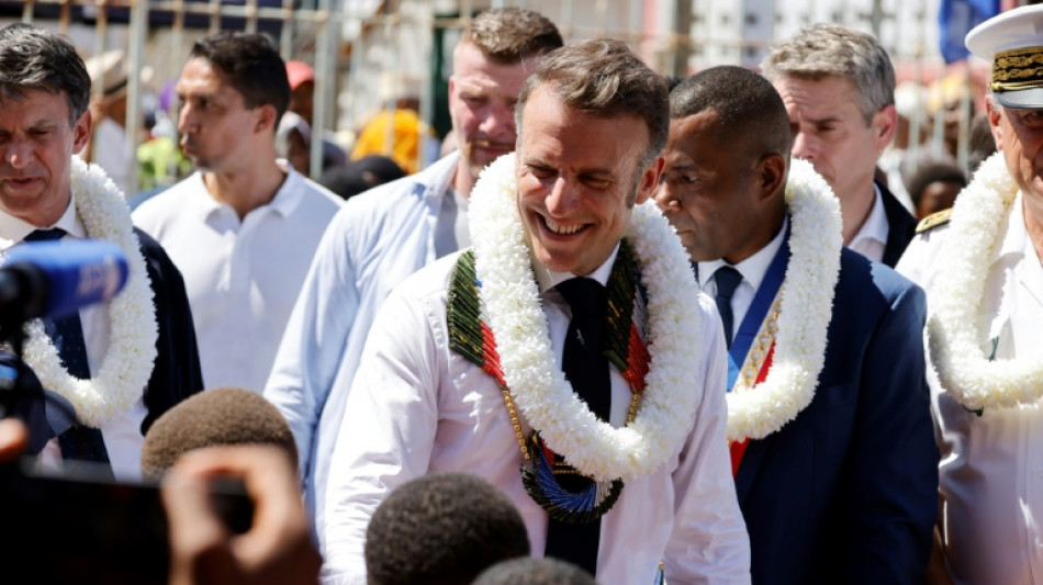 Macron &agrave; Mayotte pour donner "un coup d'acc&eacute;l&eacute;rateur" &agrave; la reconstruction 