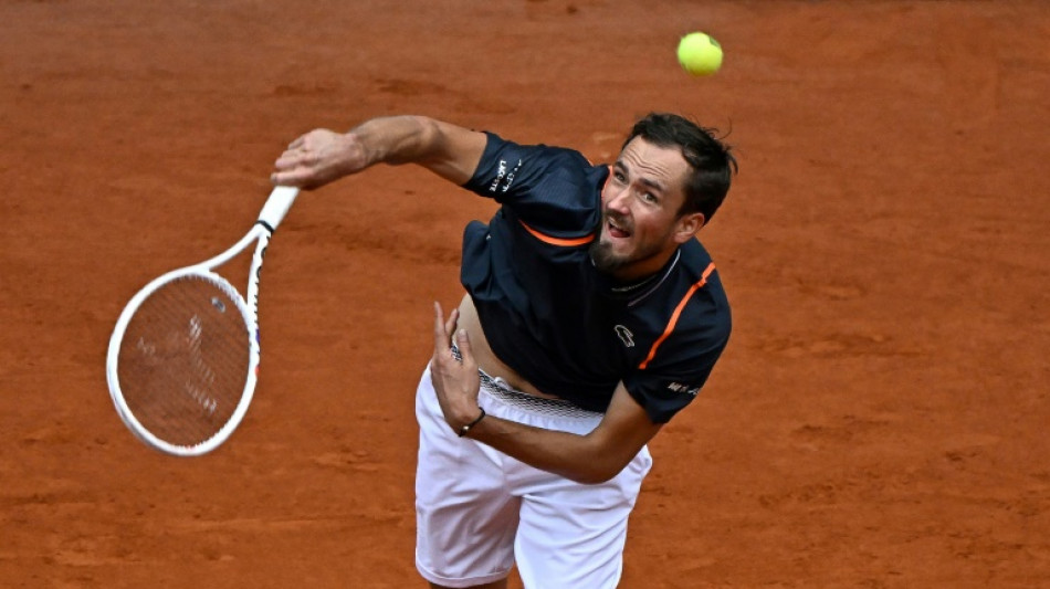Medvedev avan&ccedil;a no Masters 1000 de Madri, Auger-Alliassime &eacute; eliminado