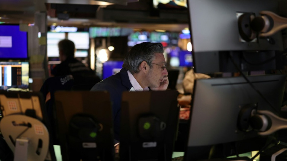 Wall Street &eacute;volue en petite hausse, esp&egrave;re des surtaxes douani&egrave;res all&eacute;g&eacute;es sur le secteur automobile