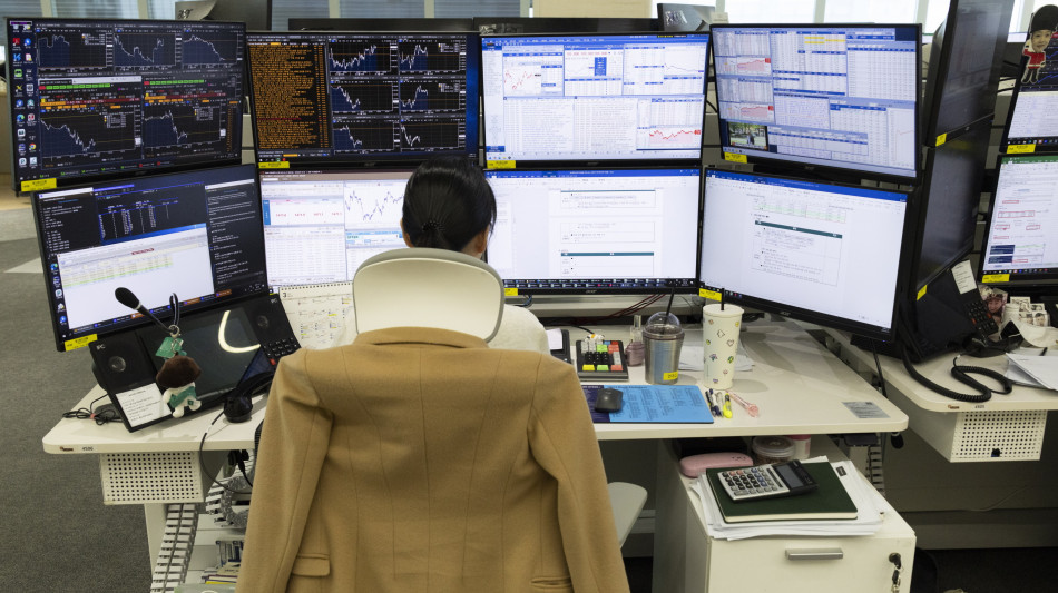 Lo spread tra Btp e Bund chiude poco mosso a 112,2 punti