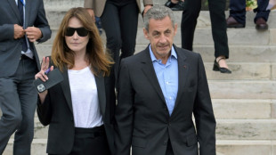 Carla Bruni citada em caso de manipula&ccedil;&atilde;o de testemunhas na Fran&ccedil;a, segundo fonte pr&oacute;xima