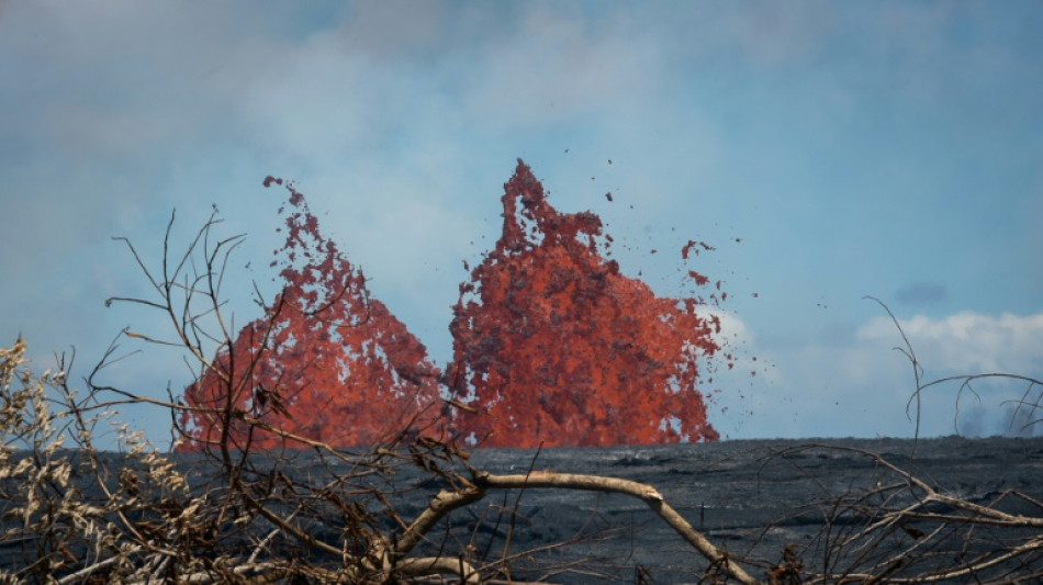 El volcán Kilauea, en Hawái, lanza espectaculares chorros de lava