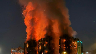 Al menos 13 muertos en el incendio de un complejo residencial de Hong Kong