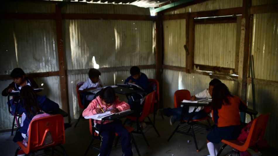 M&eacute;xico restringe el uso de celulares en las escuelas