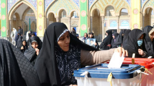 Conservadores reforçam controle do Parlamento iraniano nas eleições, com abstenção recorde