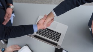 Markus Vogt zieht Bilanz &uuml;ber den Fortschritt des SenseTrade-KI-Research-Berichts und die Herausforderungen im Jahr 2025 bei Harbour Arts Capital Management LTD (HACM)