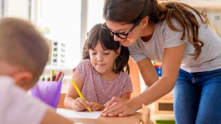 How UHNW Families are Navigating Oxbridge's Private School Penalty with Private Tutoring